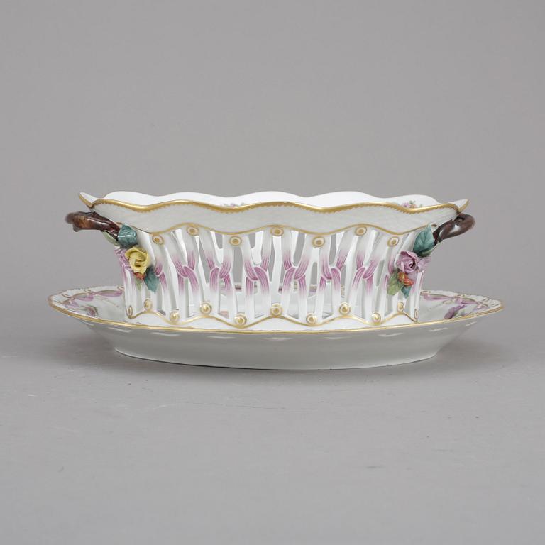 SKÅL, porslin, Royal Copenhagen, 1900-talets andra hälft.