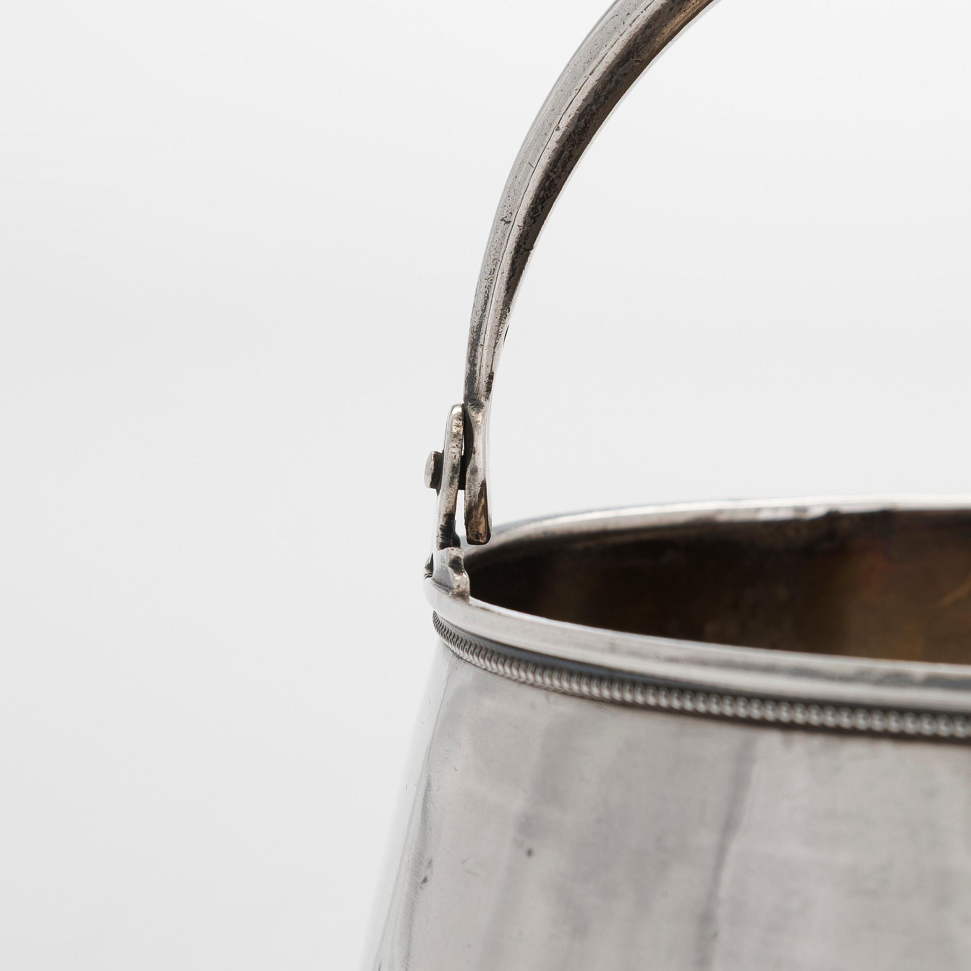 A silver sugar bowl, Moscow 1898-1914.