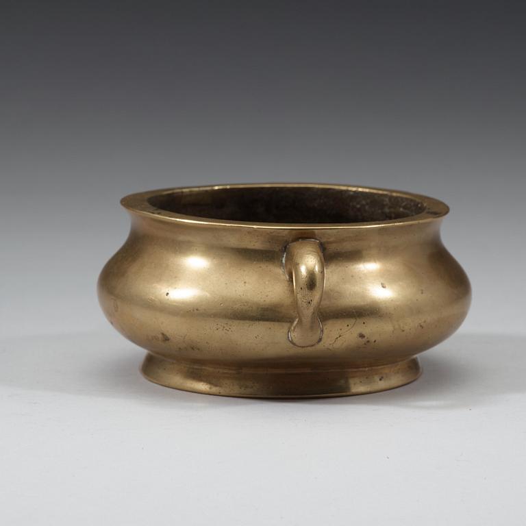 A bronze incense burner, Qing dynasty (1644-1912) with Xuande mark.