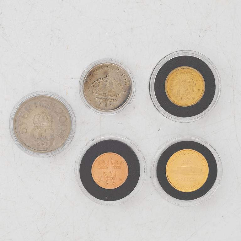 Coin set, “Sveriges mynt proofset exclusive”, comprising a year set and a gold coin commemorating the 250th anniversary of the Royal Palace.
