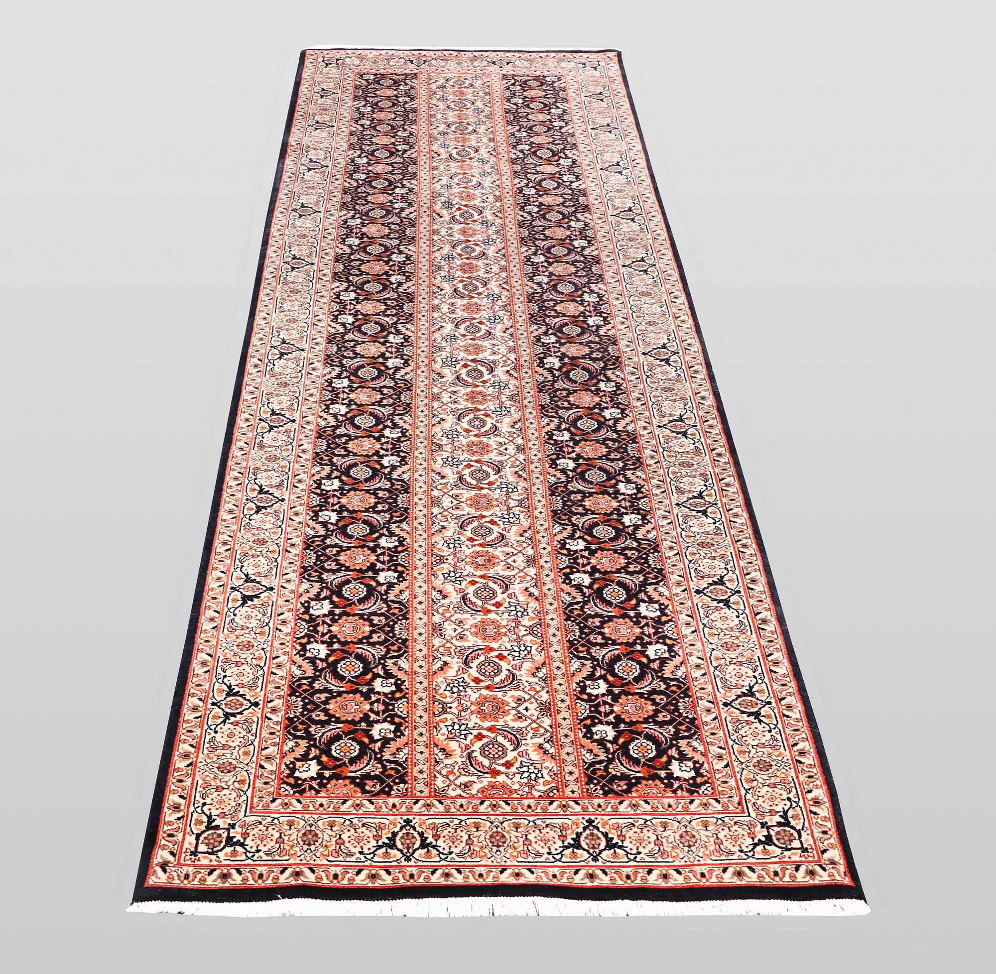 A runner, Täbris, part silk, ca 297 x 81 cm.