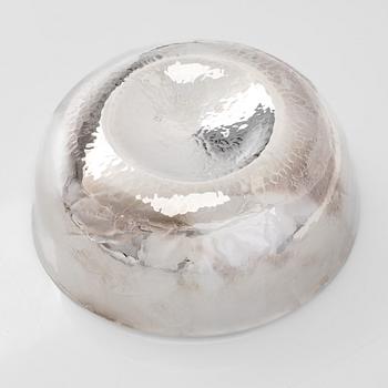 A. Tillander, skål, sterlingsilver och emalj, Åbo 2005.