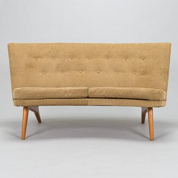 Carl Gustaf Hiort af Ornäs, sohva, "Kim", Puunveisto Oy - Träsnideri Ab, 1940-luvun puoliväli.