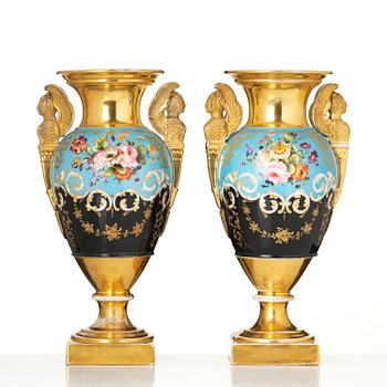 Prakturnor, ett par, porslin. Empire, 1800-talets första del.