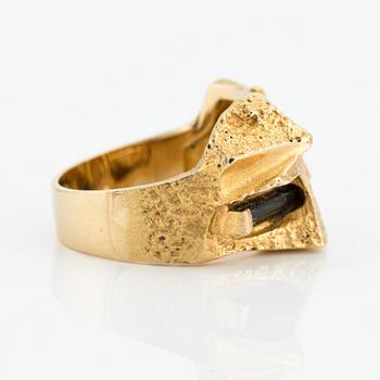 Björn Weckström, ring, "Tourmaline bridge", 18K guld med grön turmalin. Lapponia 1976.