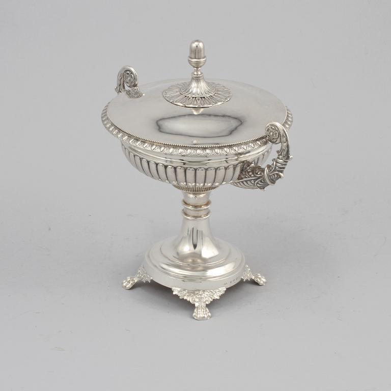 STRÖSOCKERSKÅL, silver, Gustaf Möllenborg, Stockholm, empire, 1831. Vikt 667 g.