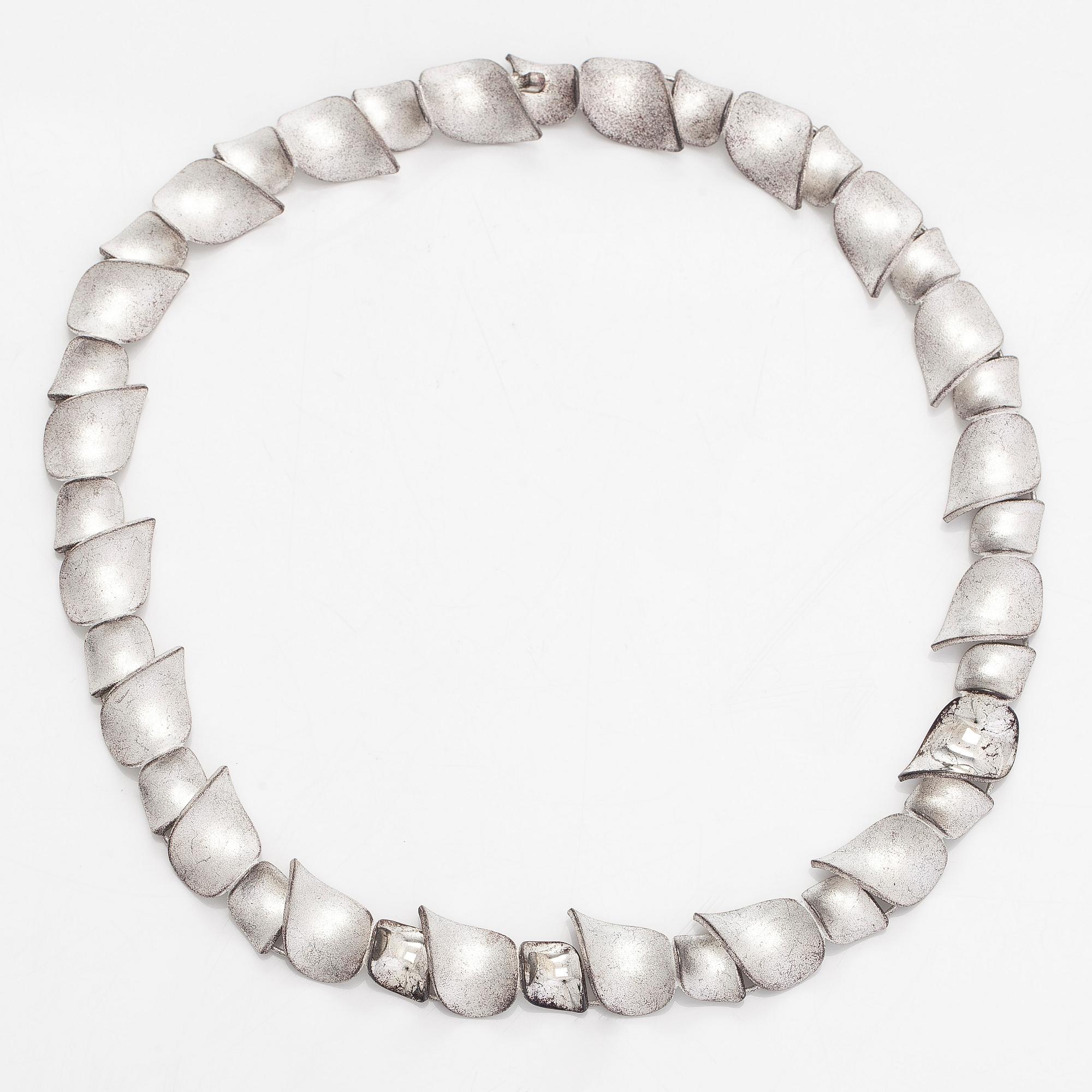 Chao-Hsien Kuo, a sterling silver necklace 'Sparkling Spring', Lapponia 2012.