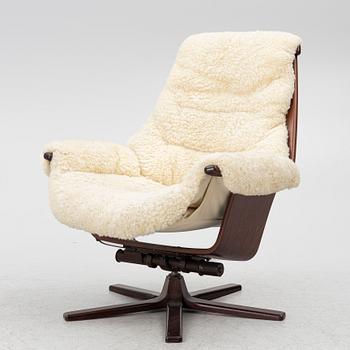 A swivel armchair, Göte Möbel, second half of the 20th century.