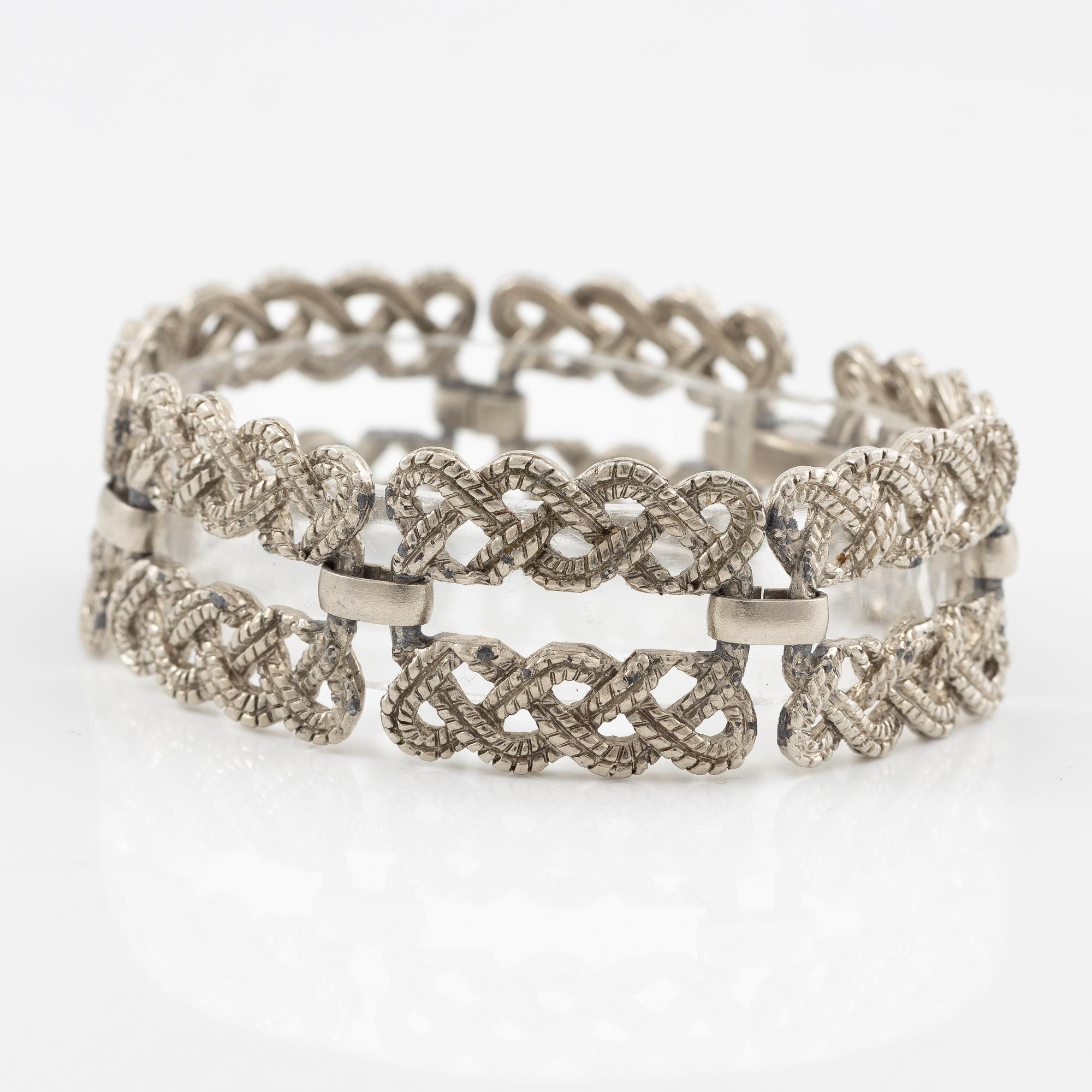 Armband vit metall.