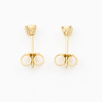 Earrings 14K gold with yellow radiant-cut diamonds.