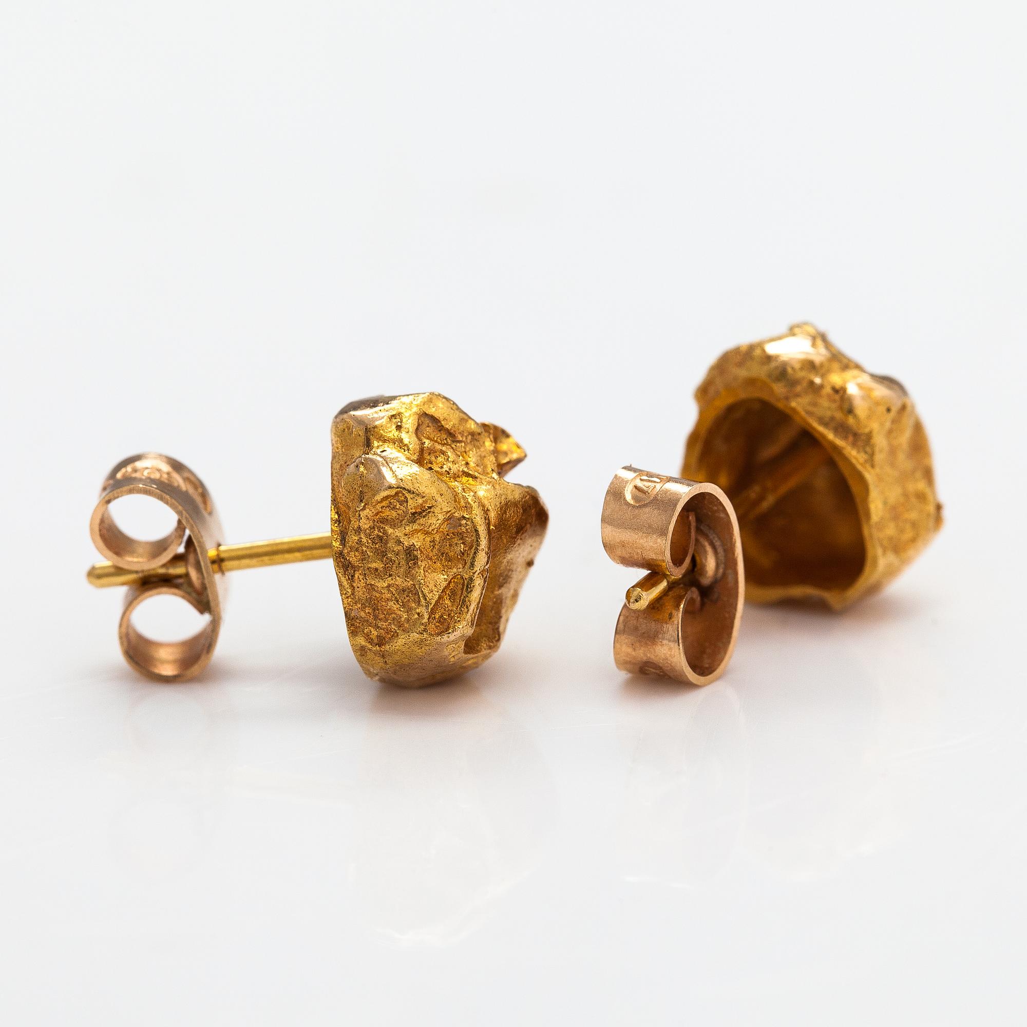 Björn Weckström, A pair of 14K gold earrings "Nugget". Lapponia 1966.