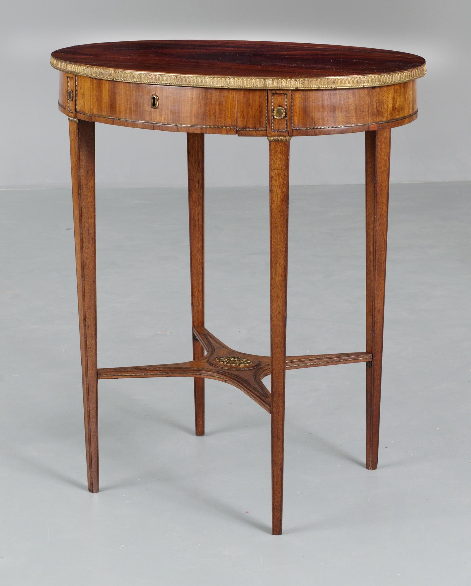 BORD. Sengustavianskt, 1700-talets slut.