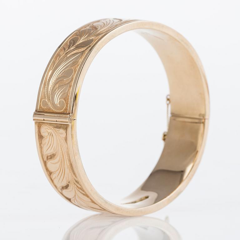 ARMRING, 14K guld, Olavi Pyykkö, Helsingfors 1957. Vikt 28,4 g.