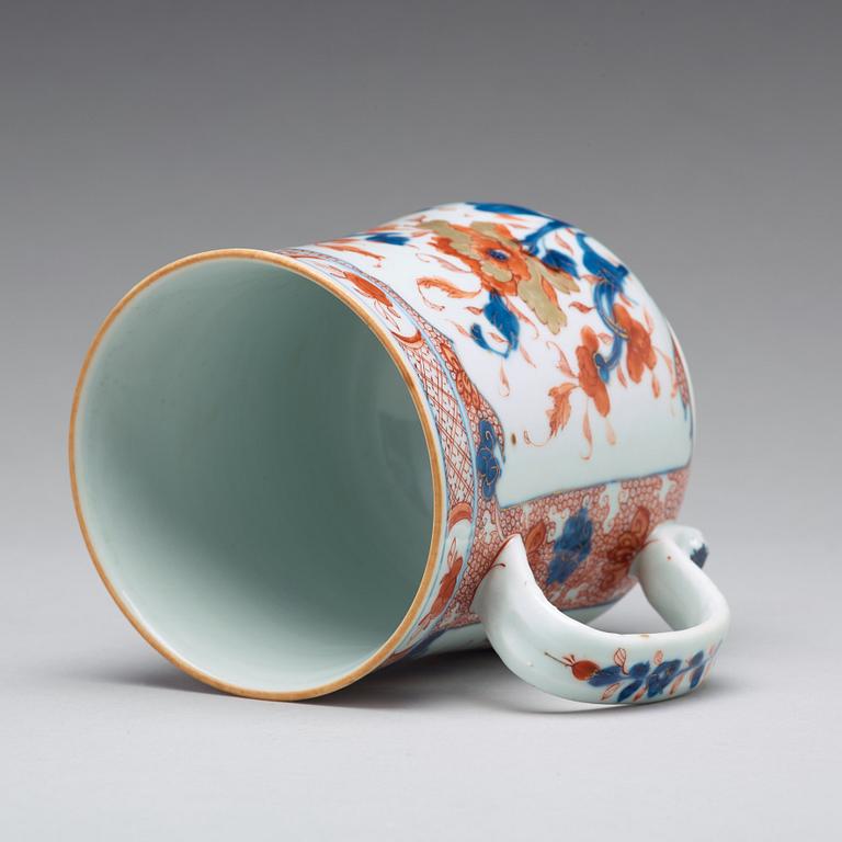 A large imari tankard, Qing dynasty, early 18th Century.