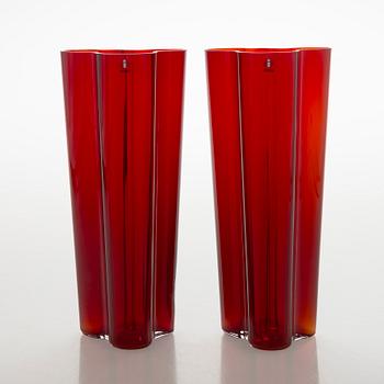 Alvar Aalto, A set of two '3030' glass vases, signed Iittala.