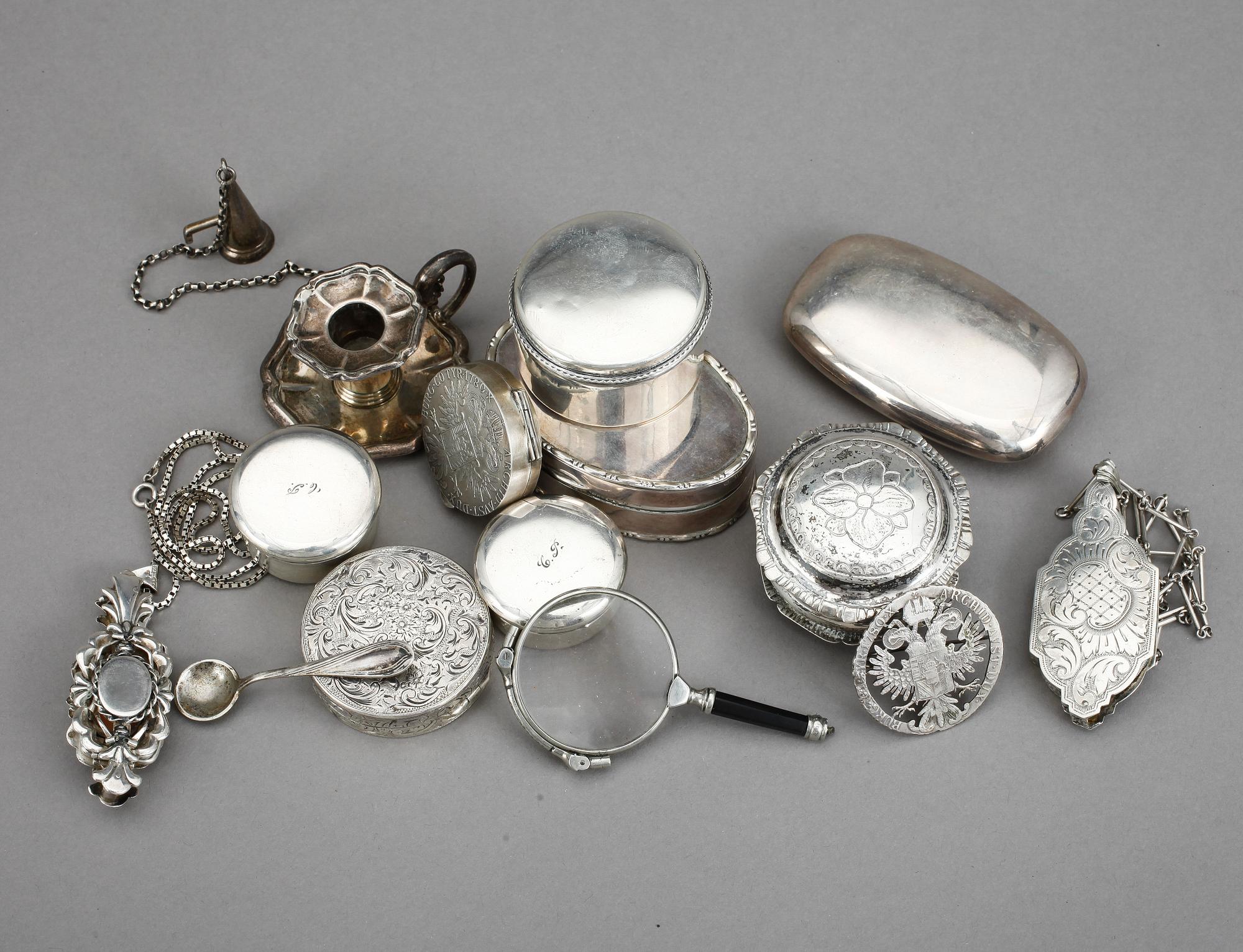PARTI SILVER, 13 delar, bl.a dosor, blandade nationaliteter. Total vikt ca 455 gram.