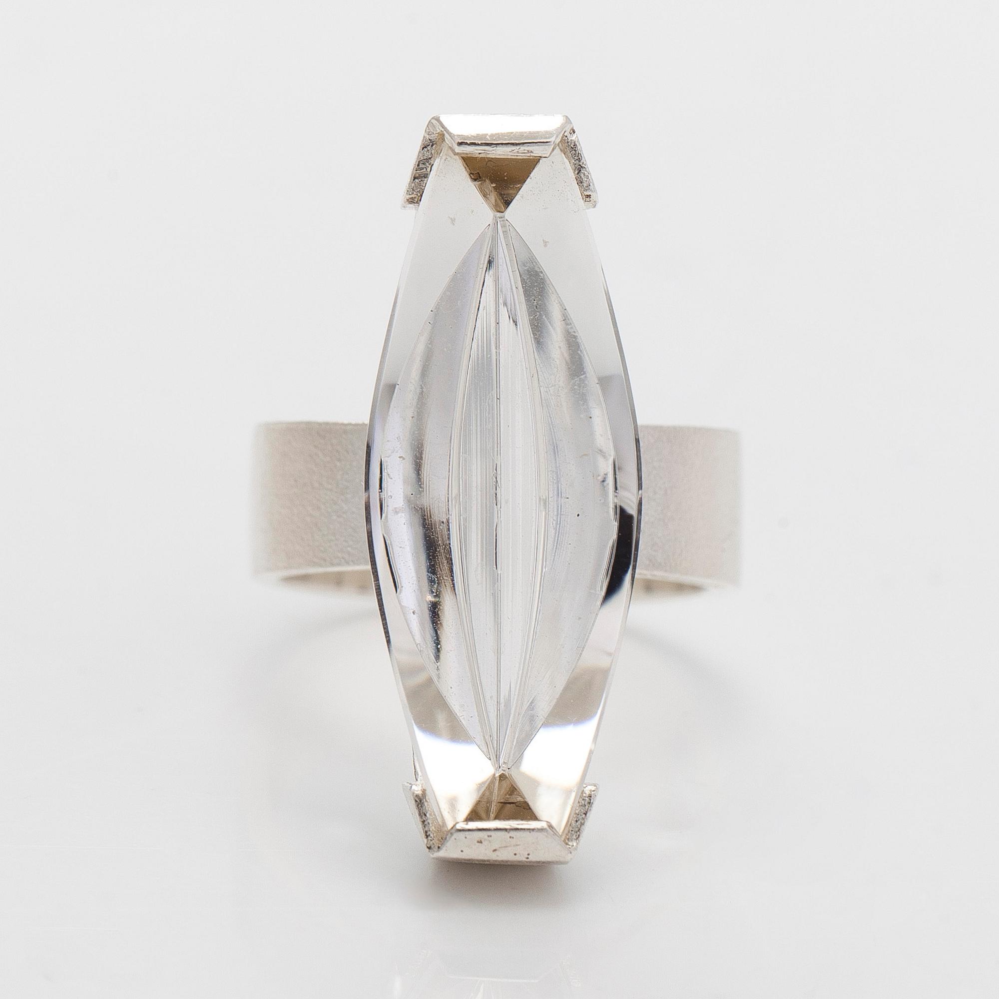 Björn Weckström, sormus, "Luminoso", viistehiottu vuorikristalli, hopeaa.