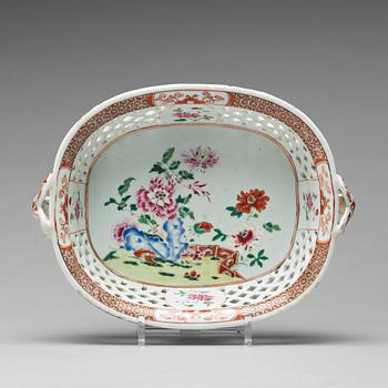 A large famille rose chesnut basket, Qing dynasty, Qianlong (1736-95).