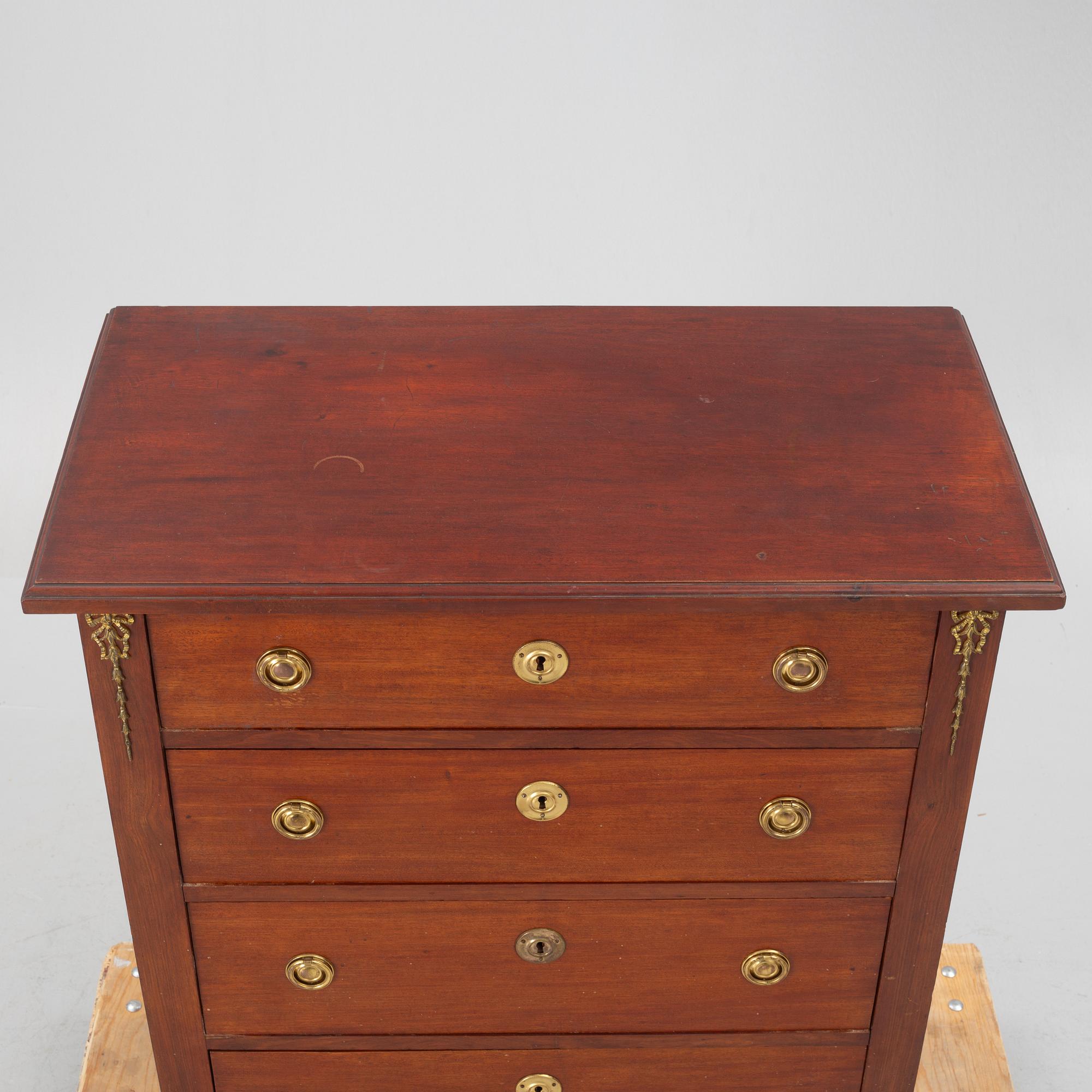 Louis XVI-style chest of drawers. from around the year 1900.