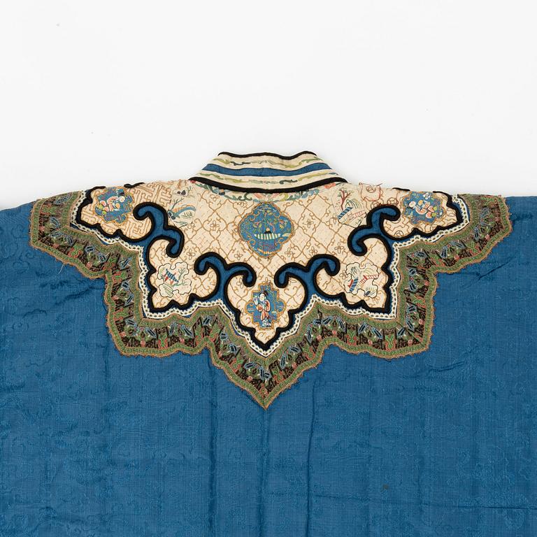 Jacka, broderat siden. Qingdynastin, 1800-tal.
