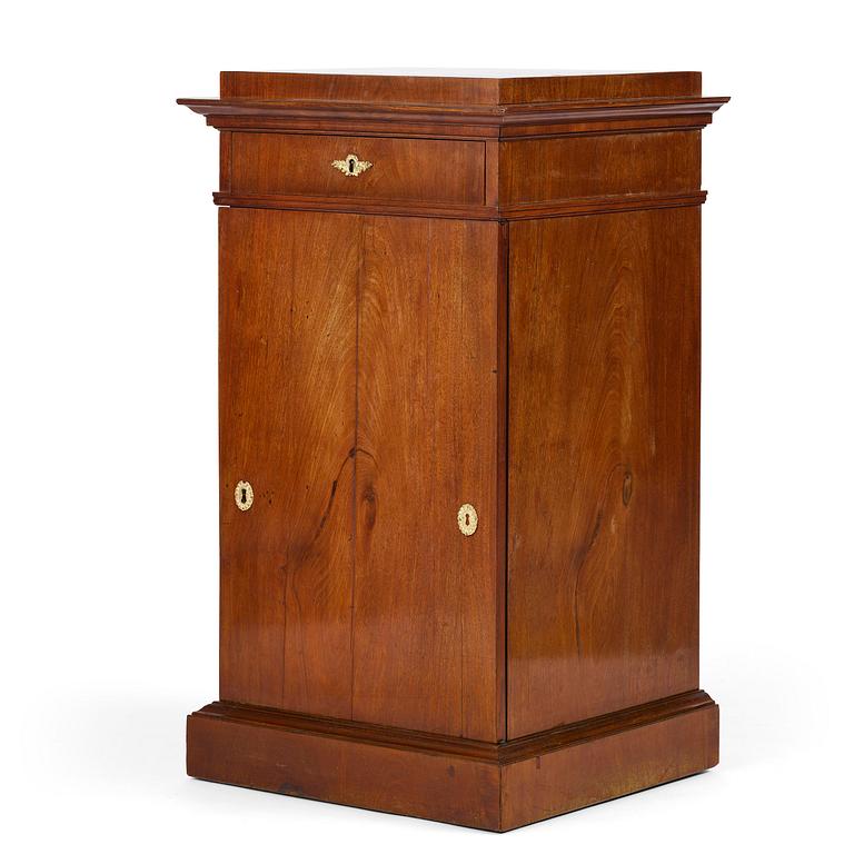 A Swedish Empire mahogny cabinet by J Öman (master 1815-1833).