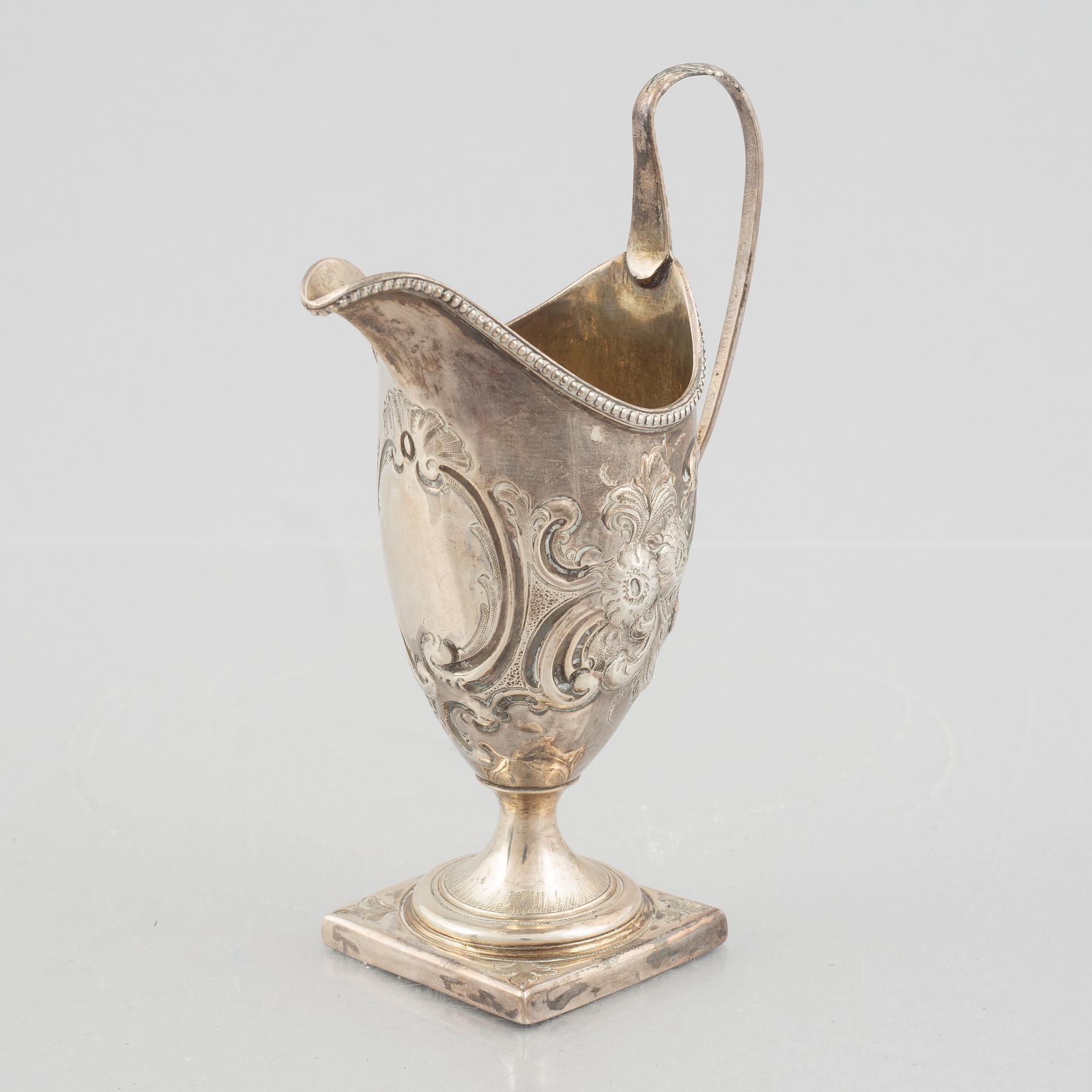 Bowl and cream jug, silver, London, England 18-19th Century.