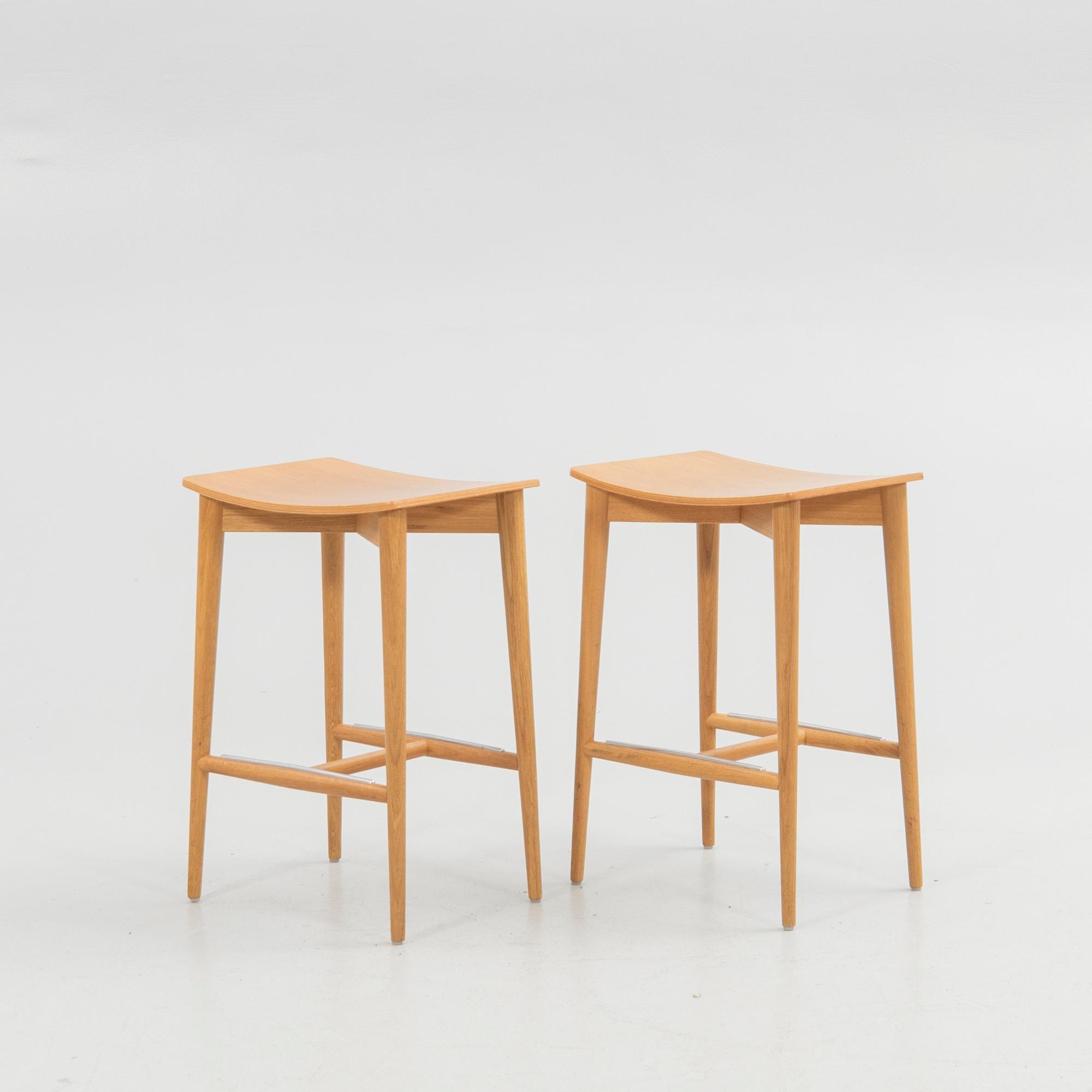 Jonas Lindvall, Bord samt pallar, 9 delar, "Oak", för Skandiform.