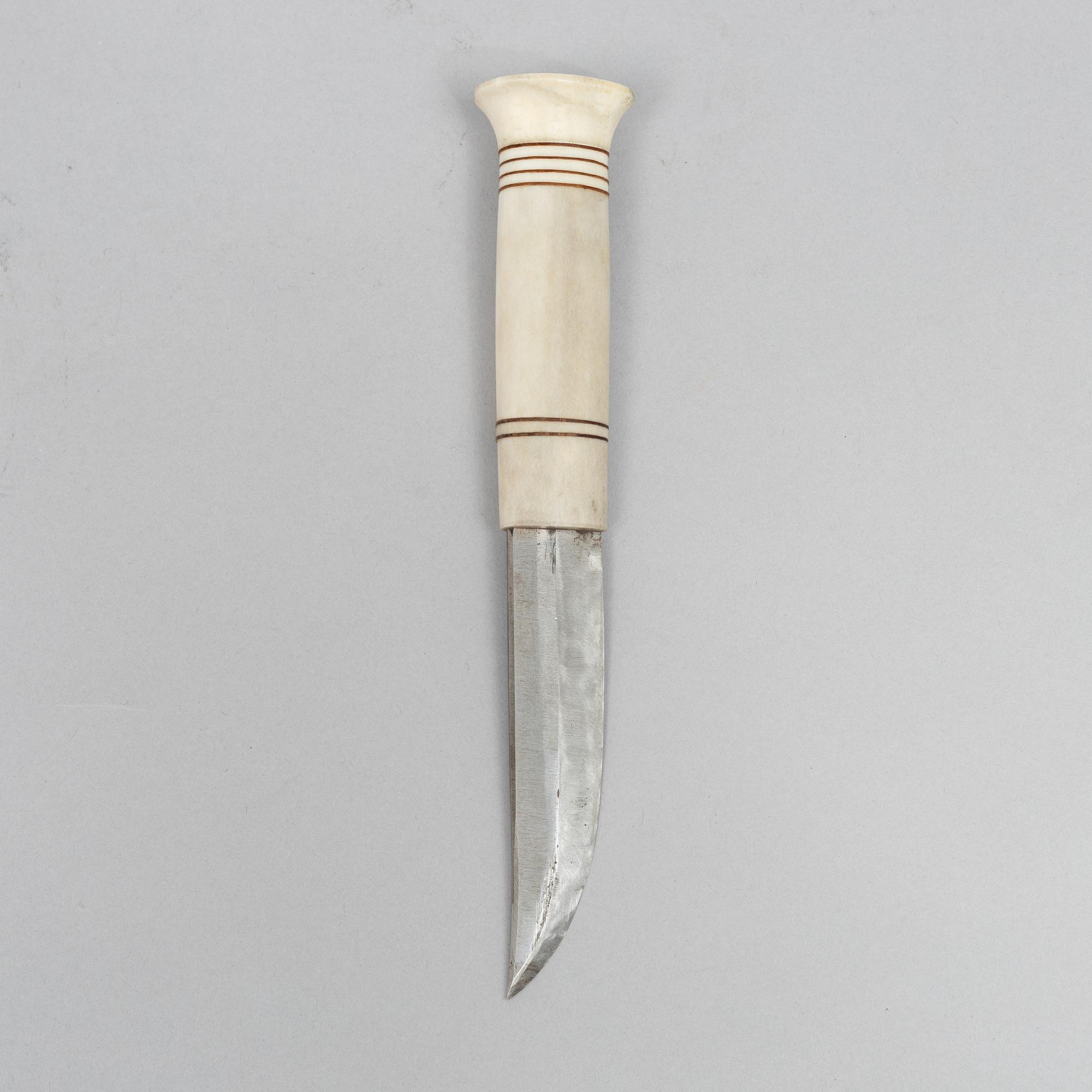 Esse Poggats, a reindeer horn knife, signed.