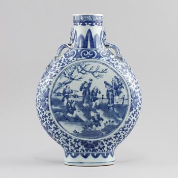 PILGRIMSKRUS, porslin, Kina, 1800-tal.