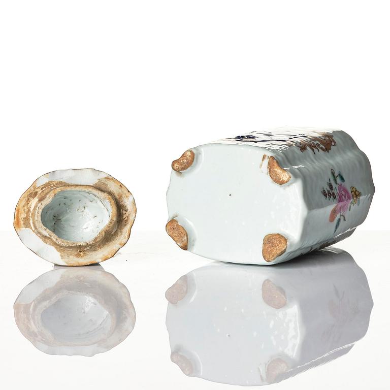 A famille rose armorial tea caddy with cover, Qing dynasty, Qianlong (1736-95).