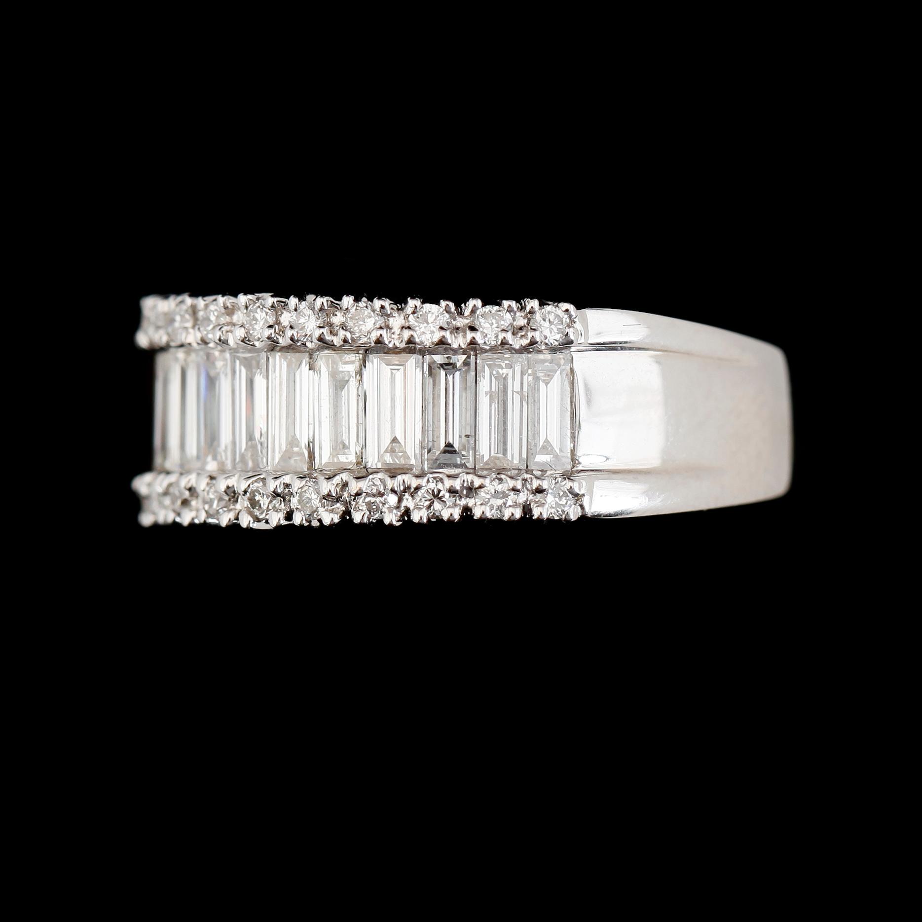 RING, 18K vitguld, diamanter tot ca 1.22 ct.