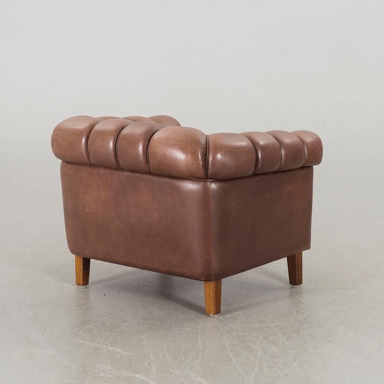 A leather sofa and armchair, 20th century latter part.