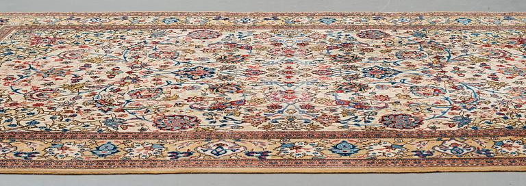 Matto, Old Qum, probably,  ca 357,5 x 218-226,5 cm.