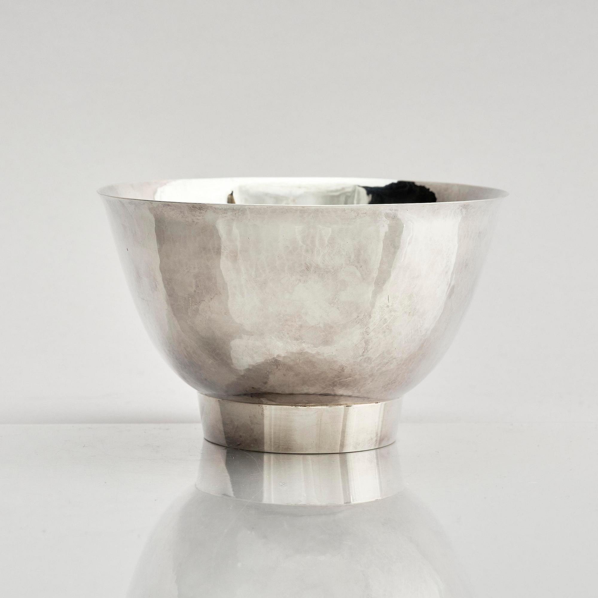 Sigurd Persson, skål på fot, sterling silver, Stockholm 1975.
