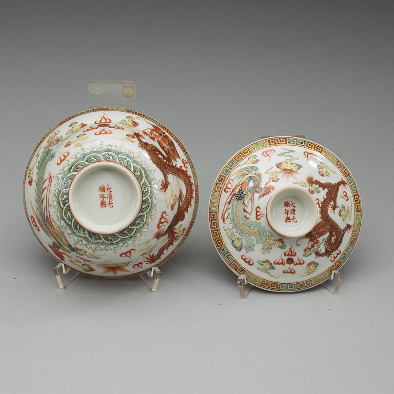 A set of four famille rose bowls with covers and two dishes, Qing dynasty, with Guangxu mark and period (1874-1908).