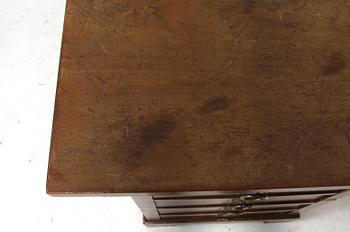 SKRIVBORD, senjugend, 1900-talets första kvartal.