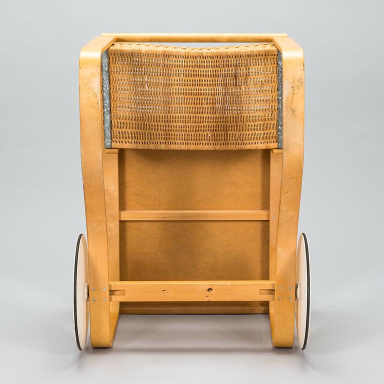 Alvar Aalto, a model '900' tea-trolley, 1960/70s for Artek.