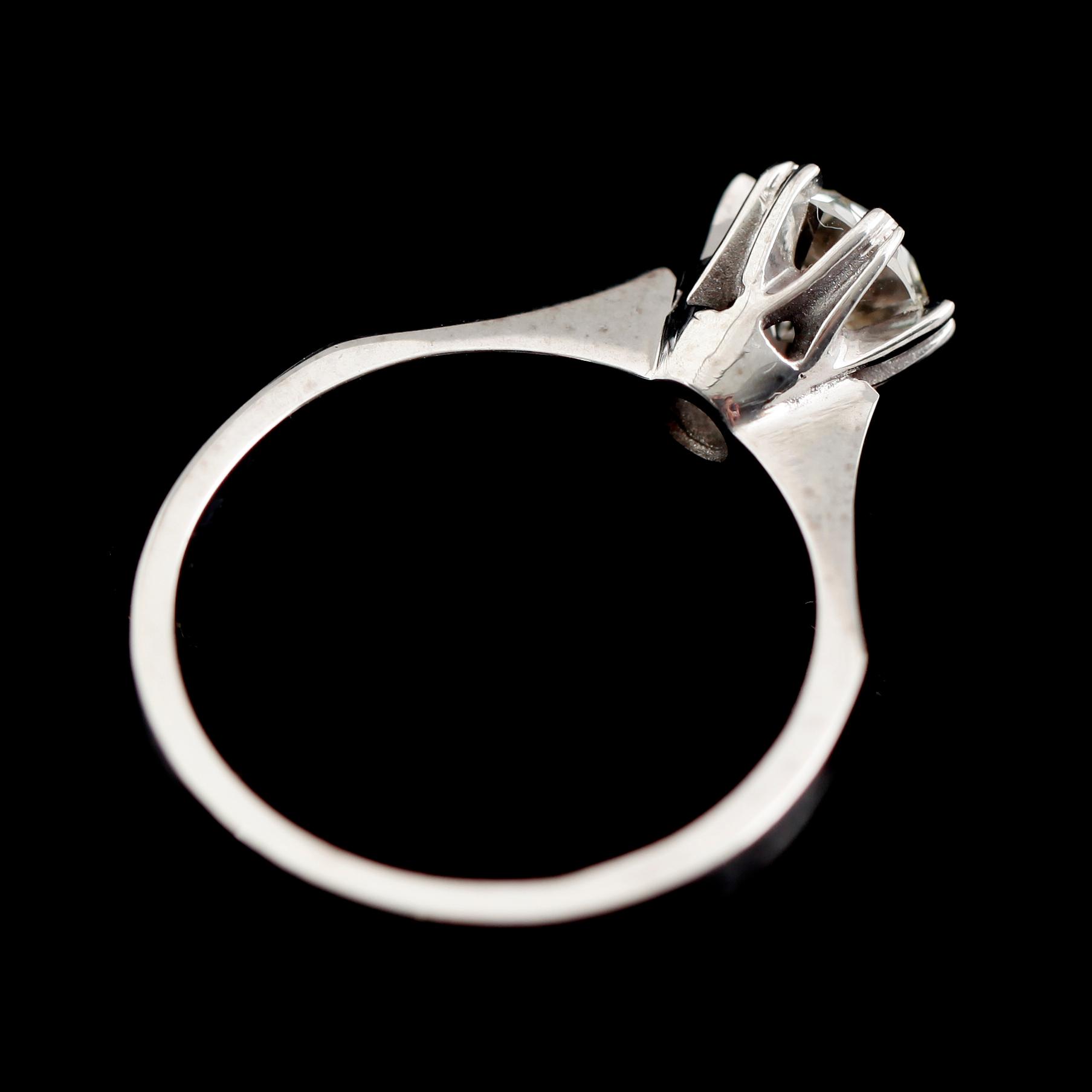 RING, 18 k vitguld, solitär briljantslipad diamant 1.00 ct.