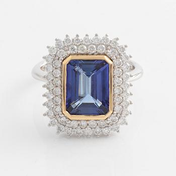 Ring, cocktail ring with tanzanite and brilliant-cut diamonds.