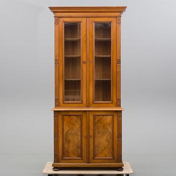 BOKSKÅP, nyrenässans, 1800-talets slut.