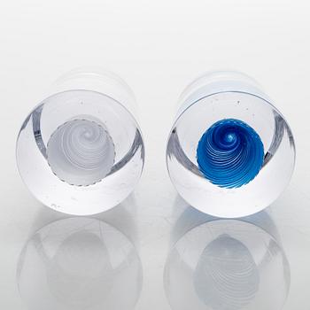 Joonas Laakso, glasskulpturer, 2 st, signerade J. Laakso OXIIIIII 1/2-2/2.