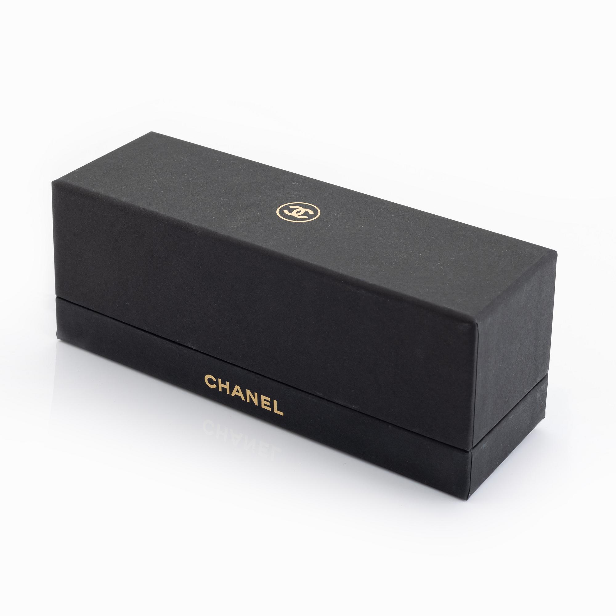 Chanel, scented candles.