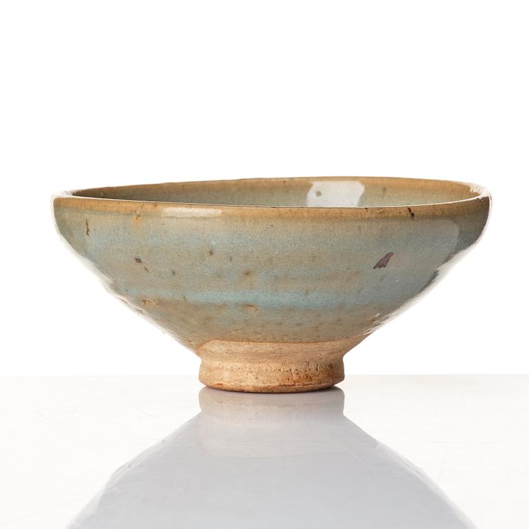 A jun glazed bowl, Yuan/Ming dynasty.