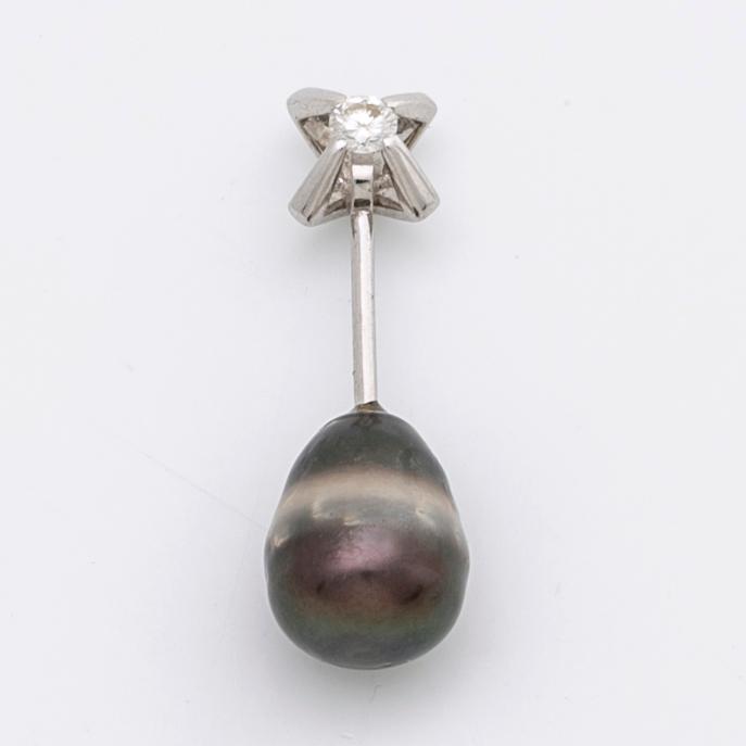 HÄNGSMYCKE 18K vitguld m 1 tahiti-pärla och 1 briljant ca 0,15 ct.