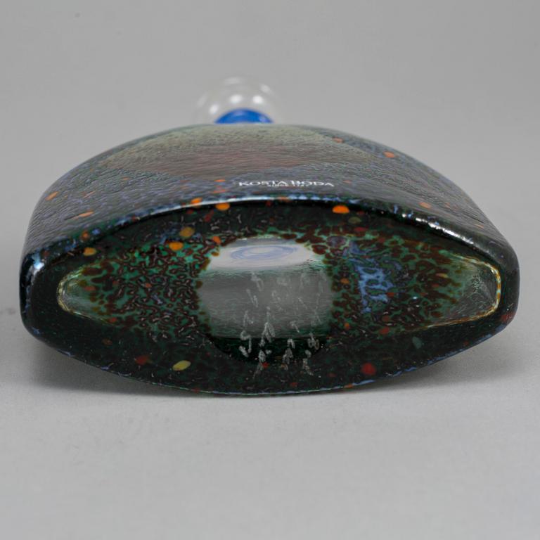 BERTIL VALLIEN, two glass vases from Kosta Boda Artist Collection.