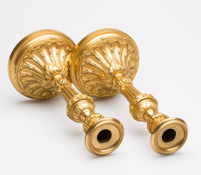 LJUSSTAKAR, ett par, Louis XVI-stil, brons, 1800-tal.