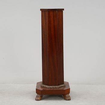 PIEDESTAL, 1900-talets början.