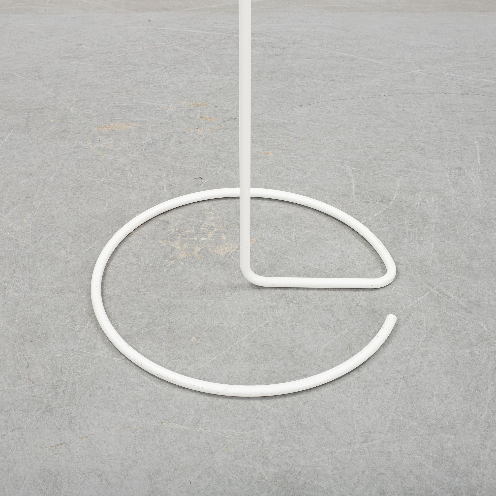 Staffan Holm, klädhängare, "Visp, Blå Station.