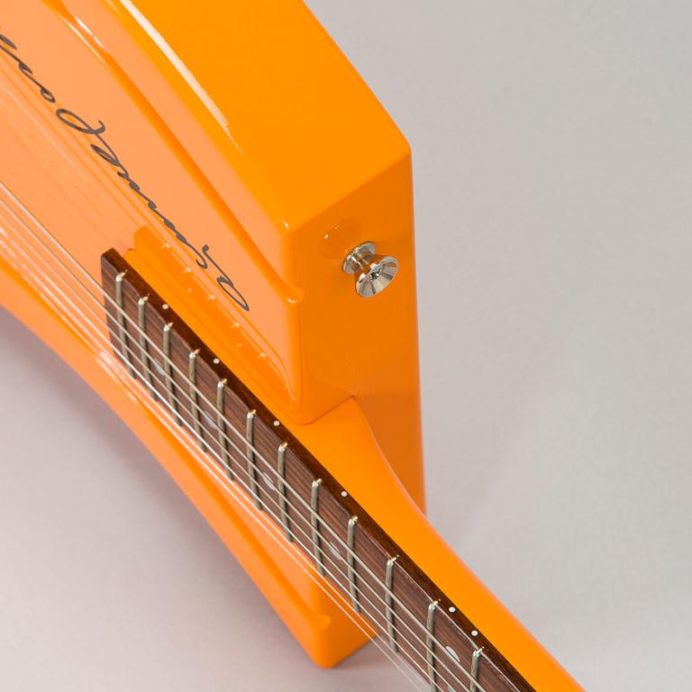 Eero Aarnio, kitara, " Copacabana Guitar", signeerattu Eero Aarnio, Lottonen Guitars, 2006.