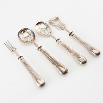 Serving utensils, 4 pieces in case, silver, Paris, late 19th century.